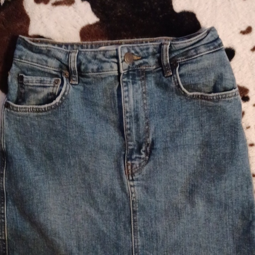 ZARA DENIM SKIRT, WOMENS SIZE XS. ZIP UP BUTTON. - Picture 2 of 6